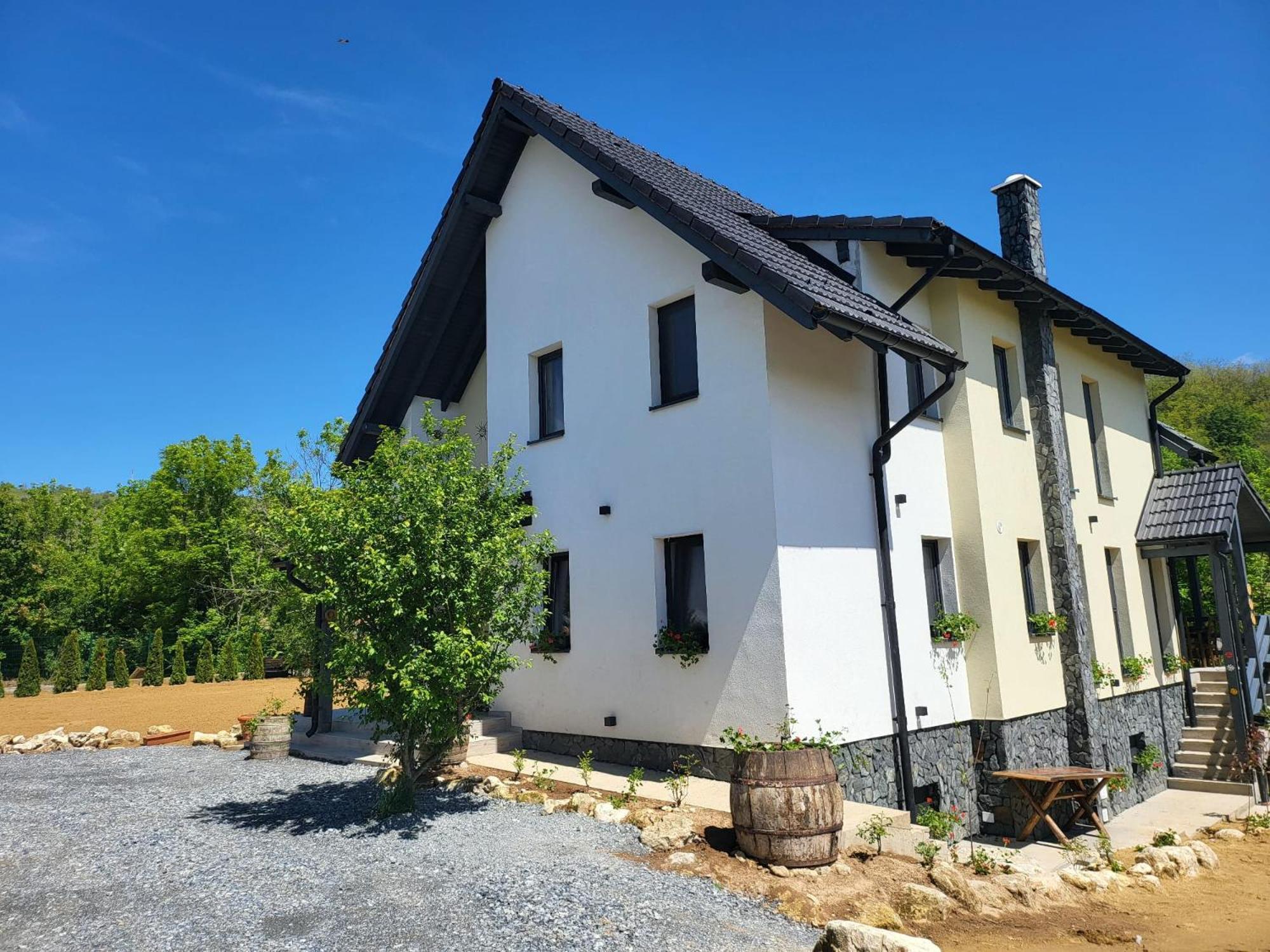 Pensiunea Casa Dacilor Podeni Eksteriør bilde